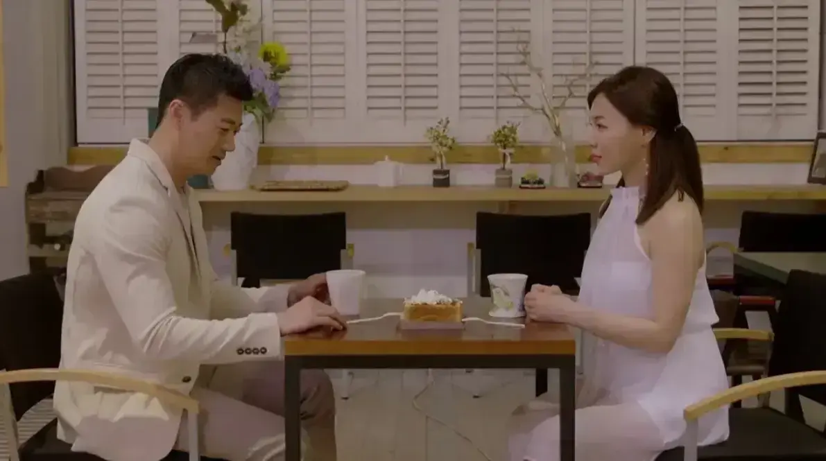 《邻居家妻子》韩国电影未删减1080P韩语中字百度网盘夸克迅雷下载高清在线观看-邻居家妻子全集资源分享-乏味婚姻中的情感越界剧情解读