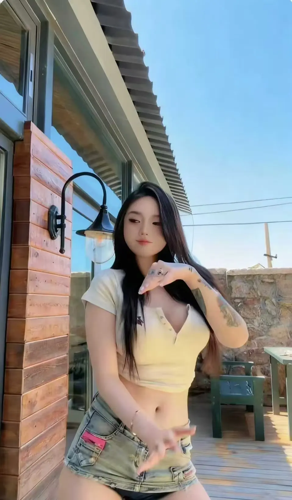 《Meena 成美男》免费狂欢，高清全集中文版无删减，在线观看资源开放，网盘备份无广告，一次看遍Meena 成美男