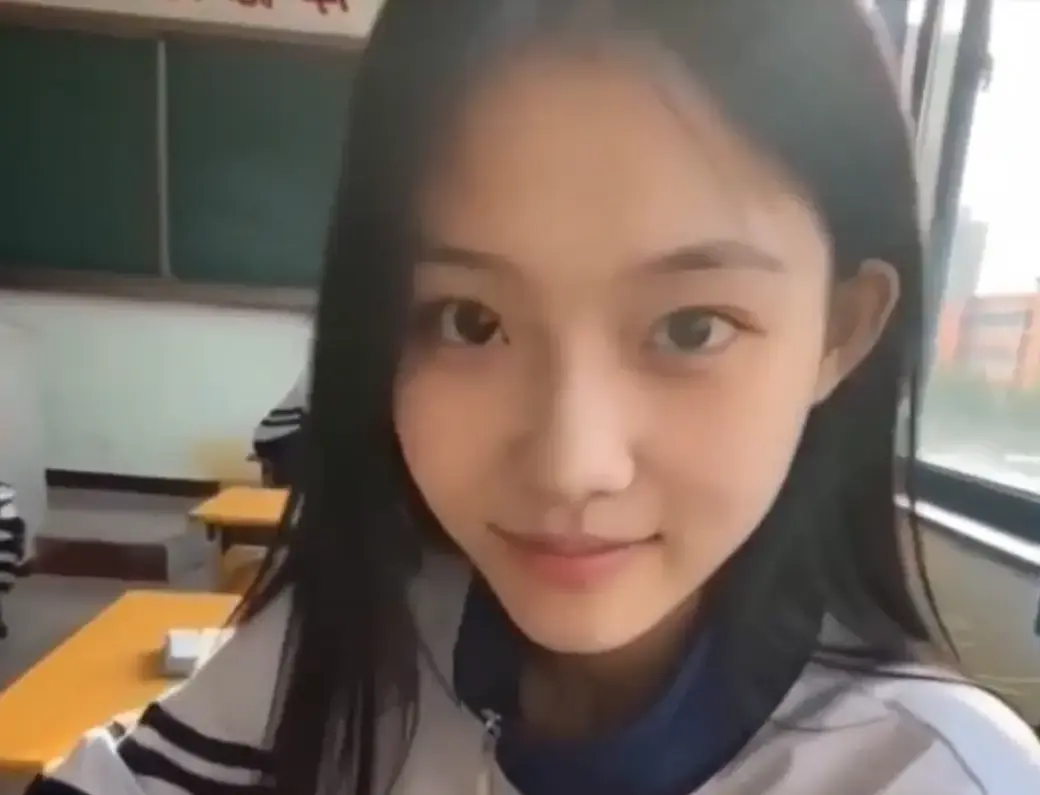 《我的十八岁女友》无删减版免费在线观看 4K蓝光画质全集资源 黄果AI短剧高清播放结局超甜